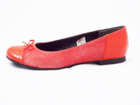 Balerini dama rosii din piele naturala antilopa si piele lacuita, cu accesoriu model fundita. biashoes.ro imagine reduceri